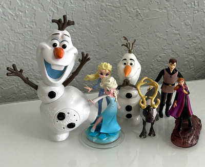 Disney's Frozen 2 Bop It - Olaf Talking Edition & Disney Frozen Figures Set