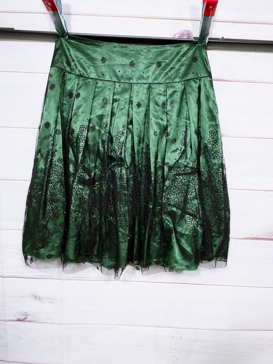 green emerald velvet dress Amazon.com: Adrianna Papell Women's Beaded Mesh Velvet Dress, Gem Green, 4  : Clothing, Shoes & Jewelry