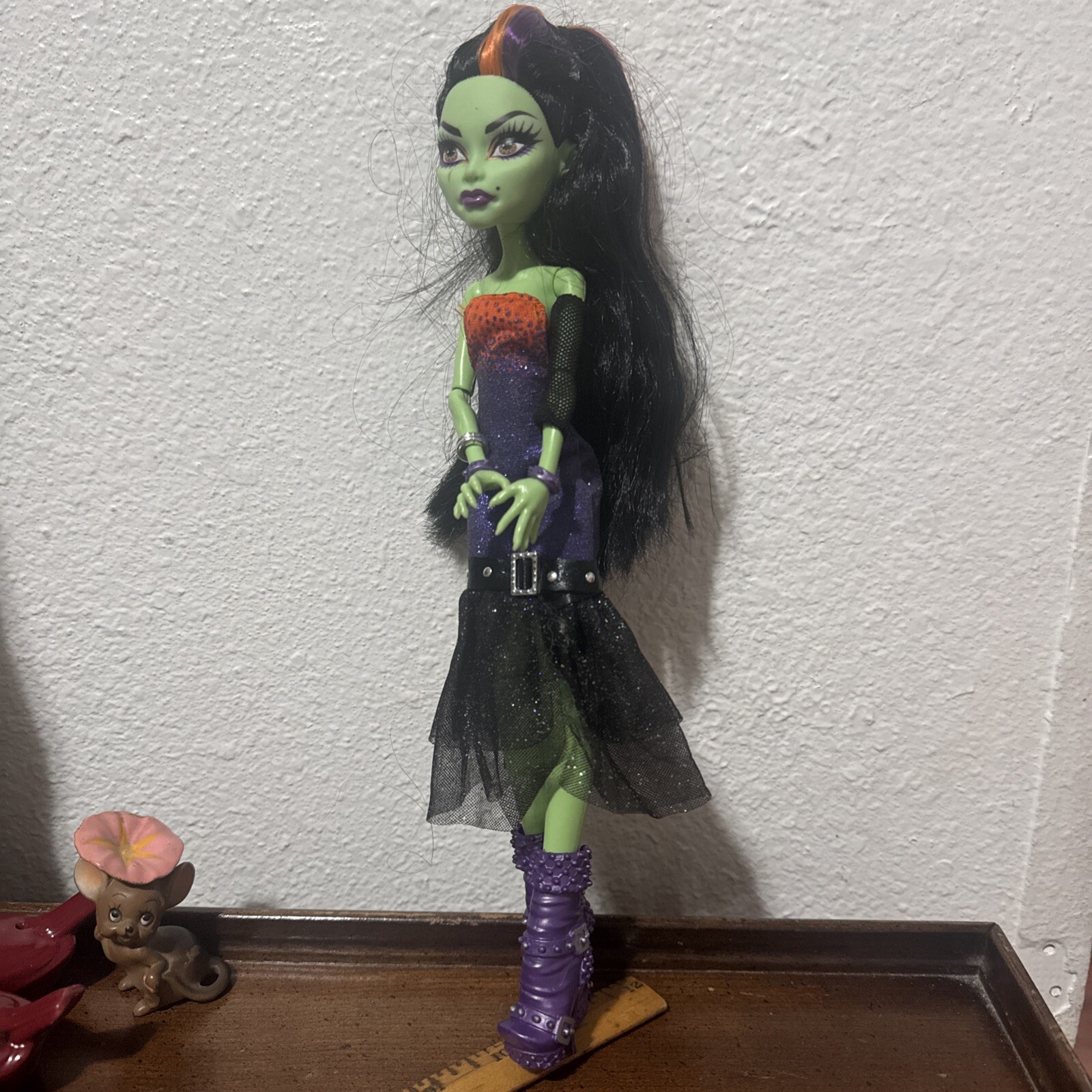 Monster High Doll CASTA FIERCE WITCH SINGER HALLOWEEN With Boots