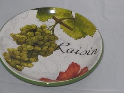 Tabletops Unlimited 365 Gallery Le Fruit Round Appetizer Plate Raisin BNWT
