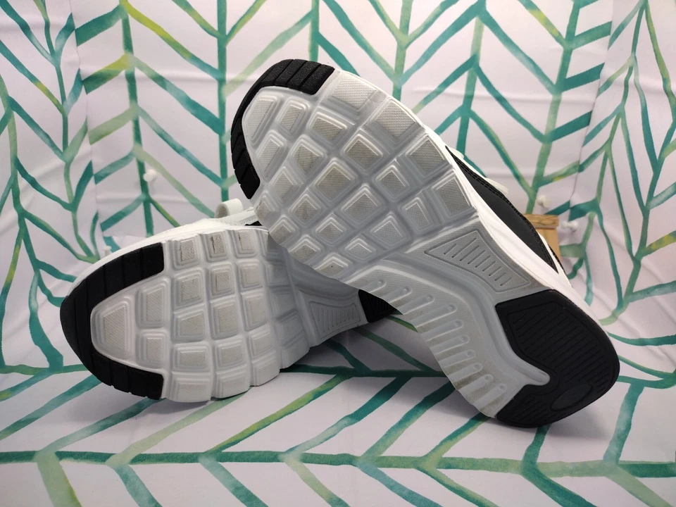 Zapatillas deportivas blancas y negras sin marca para niñas/niños talla US 7 Foto 3 de 4