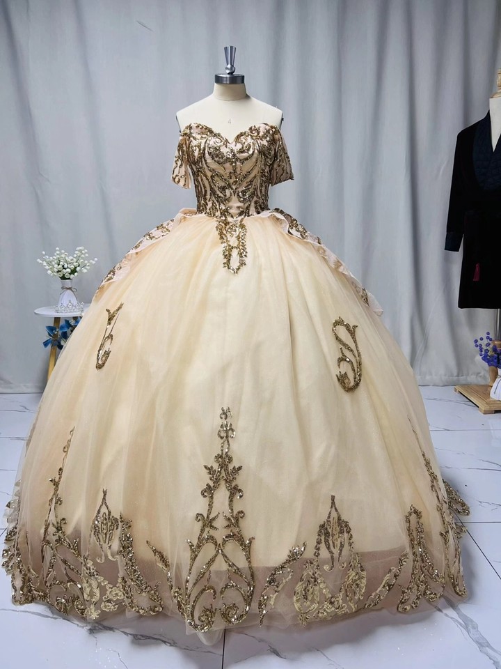 Off Shoulder Sleeveless Gold Appliques Beaded Quinceanera Dress for Sweet 16 WQ1242