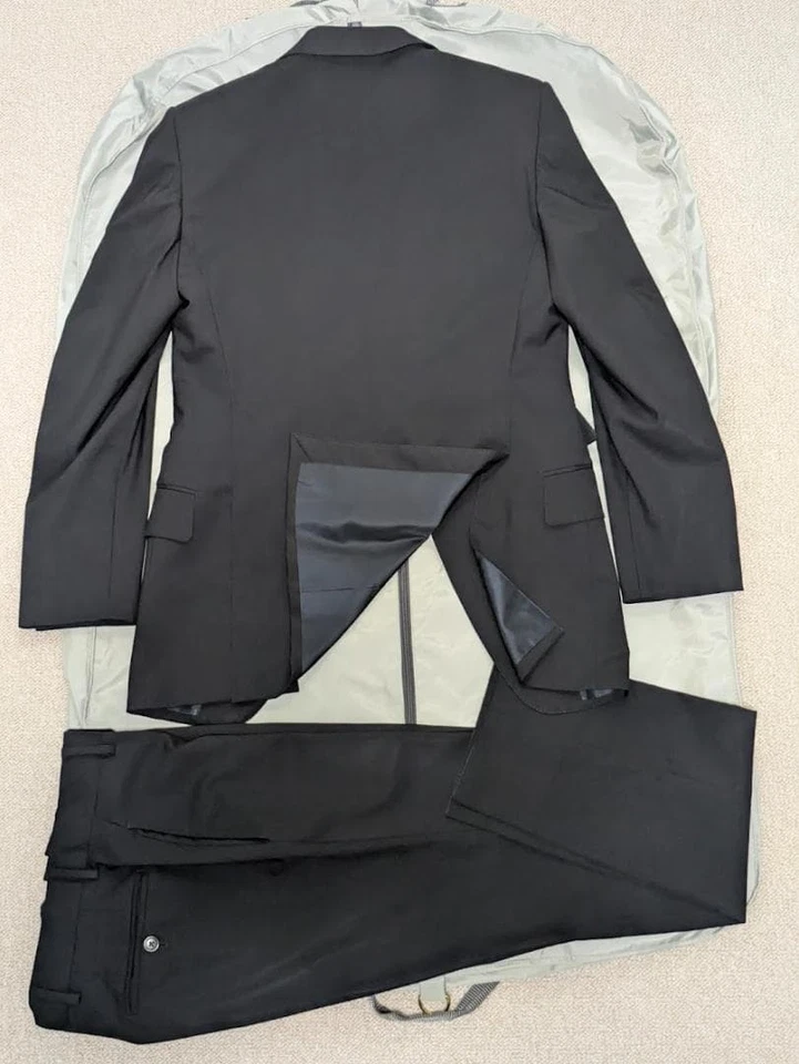 Reasonably priced Tom Ford O'Connor line navy suit worn by 007 7-44R 29.1in - Image 3 of 4