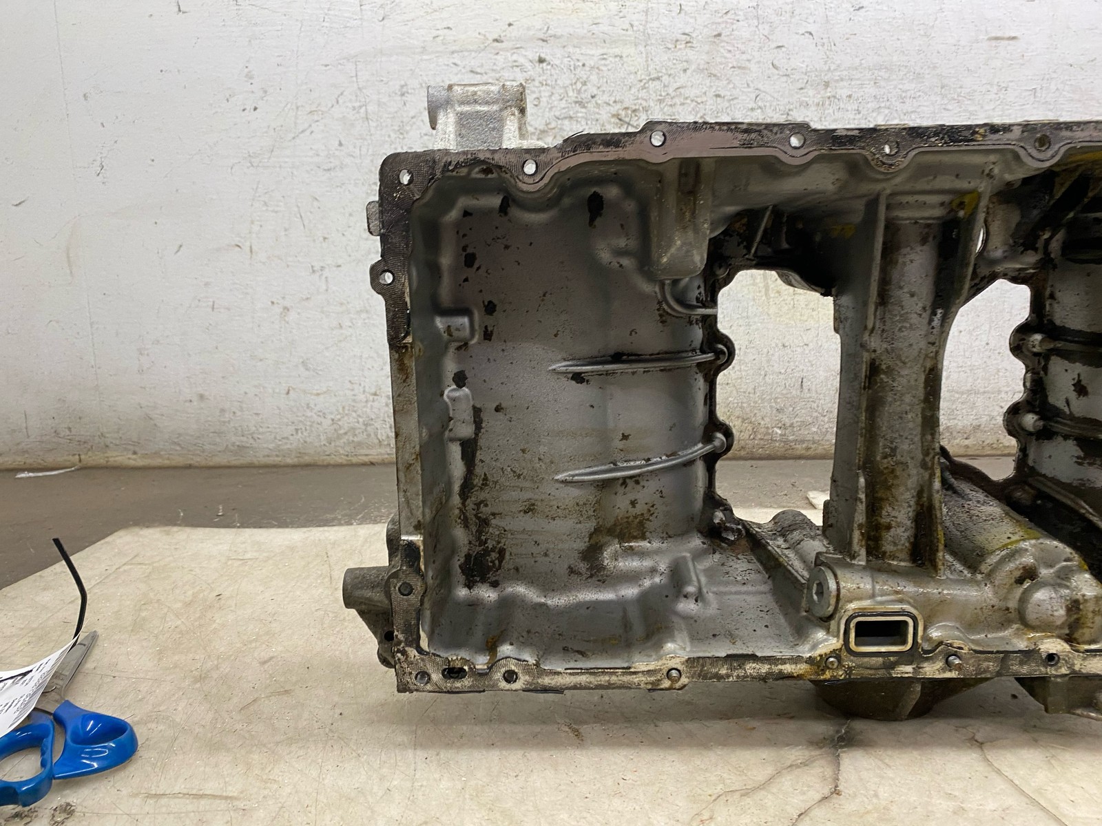2020-2025 ASTON MARTIN DBX OEM 4.0L UPPER ENGINE OIL PAN 1770108904