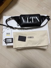 VALENTINO Valentino body bag black excellent condition VLTN
