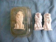 LOT DE 3 LIONS DECOR EXTÉRIEUR POUR MAISON DE POUPÉE DONT 1 NEUF