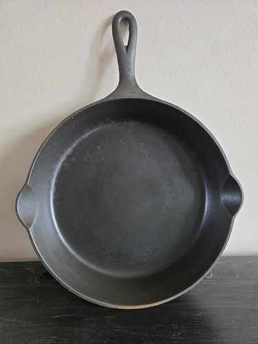 Vintage GRISWOLD No 9 Cast Iron Skillet Slant ERIE Logo Heat Ring 710 X