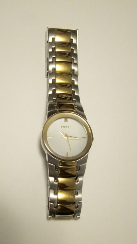 Beautiful Fossil ladies watch, gold tinted band