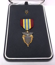 Meritoroius Civilian Service Defense Logistics Agency Ribbon & Lapel Pin