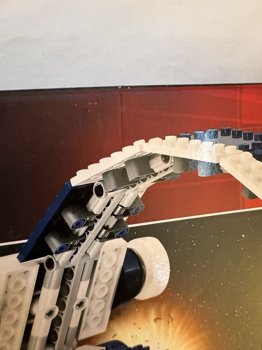 LEGO Star Wars 7661: Jedi Starfighter With Hyperdrive LEGO Star Wars 7661: Jedi Starfighter With Hyperdrive