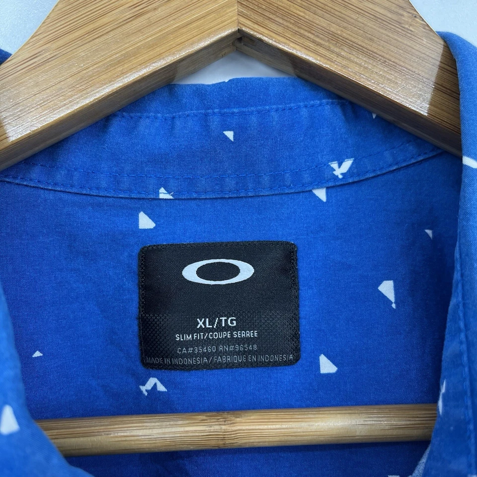 Oakley Short Sleeve Button Shirt Men's XL Blue Slim Fit Geometric All Over Print - Image 4 of 4