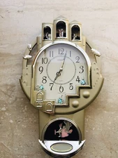 Vintage Vstride Musical Motion Chiming Quartz Wall Clock Working