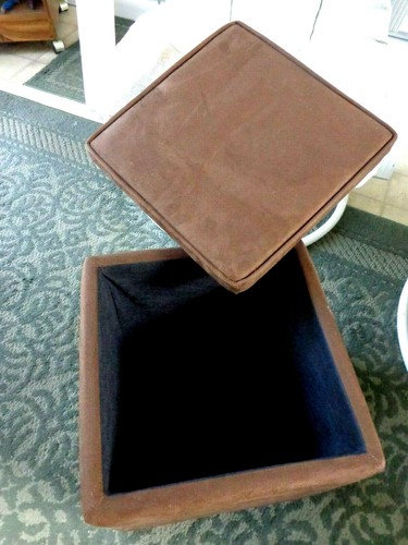 Brown Faux Suede Storage Ottoman or Footrest Cube 15 x15x15” - 第 2/3 張圖片