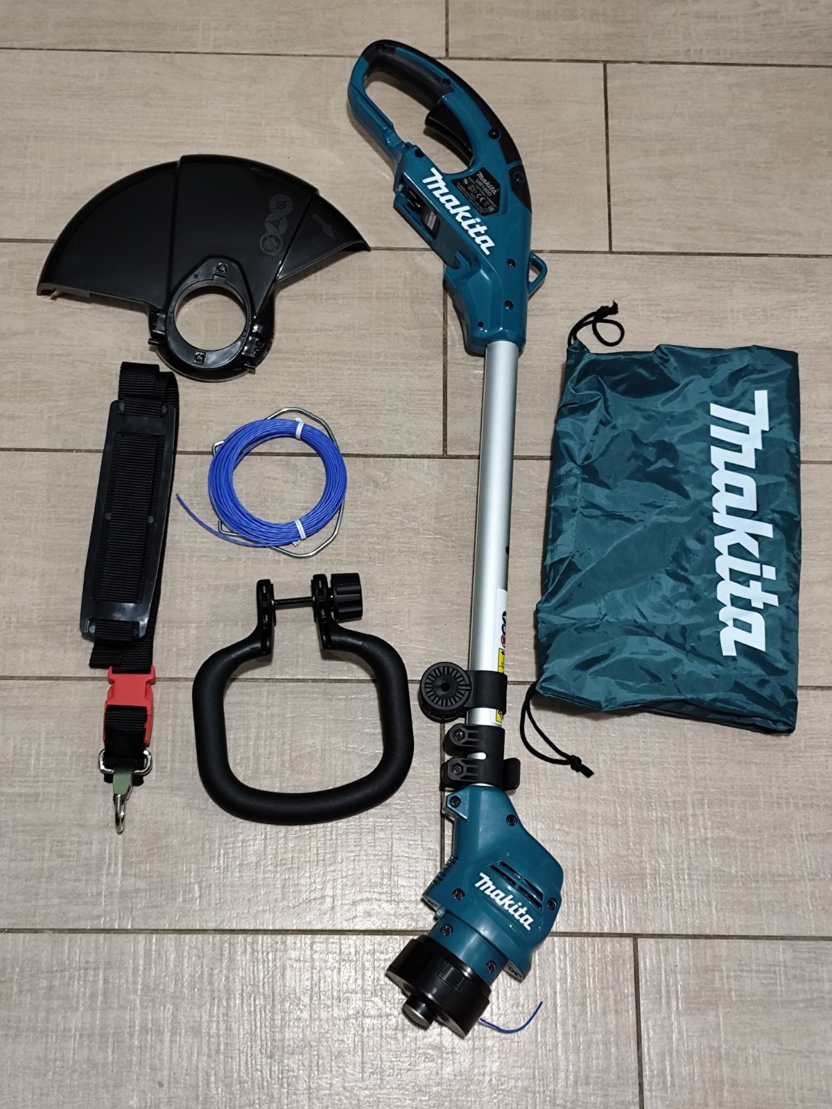 Makita UR100DZ 12V CXT: Tagliabordi Ergonomico per Piccoli Giardini
