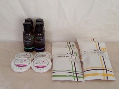 Aqua Spa Travel Toiletries Set (Soap,Shampoo,Bath Gel,Dental,Shaving,Vanity Kit)