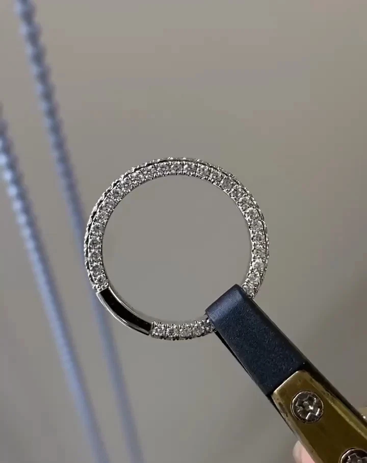 Anillo de eternidad de boda de diamantes naturales de corte redondo de 2,05 quilates de oro blanco de 14 k 5 6 Foto 2 de 4