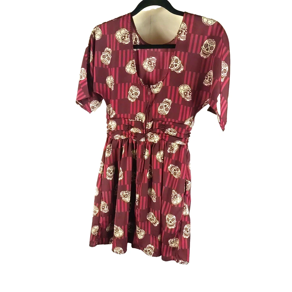 Vestido feminino xhilaration tamanho X pequeno listra vermelha caveiras - Imagem 4 de 4
