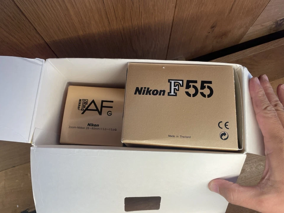 *Excelente como nueva en caja* Kit de lentes Nikon F55 para cámara fotográfica AF Nikkor 28-80 mm F/3,3-5,6 G Foto 3 de 4