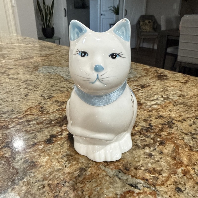 VTG Artistic Gifts Inc Ceramic White Cat Blue Flowers Figurine Hand Painted 1988