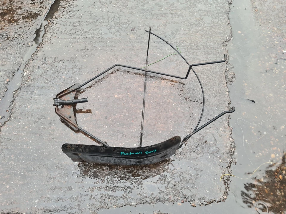 PEUGEOT PARTNER VAN MK2 2009 SPARE WHEEL CRADLE CARRIER BASKET