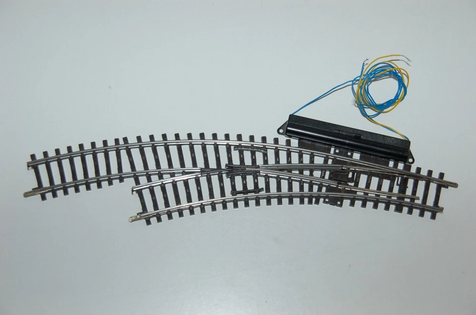 Märklin H0  2268  Bogenweiche links  mit Antrieb 7549  Vollprofil  K-Gleis  TOP - Bild 1 von 1