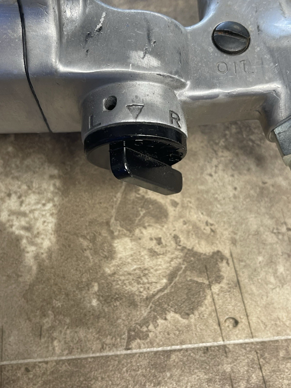 AUTOMANN AIR IMPACT WRENCH 1" DRIVE - 9" ANVIL WITH 33MM SOCKET