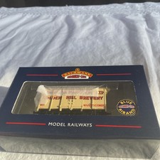 Bachmann OO Gauge 48/075z 10 Ton Arnold & Hancock LTD Box Van Limited Edition