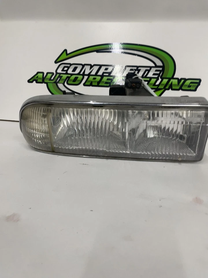 1998-05 Chevrolet Blazer Jimmy S10 S15 Headlamp Assembly Right RH Headlight - Image 2 of 4
