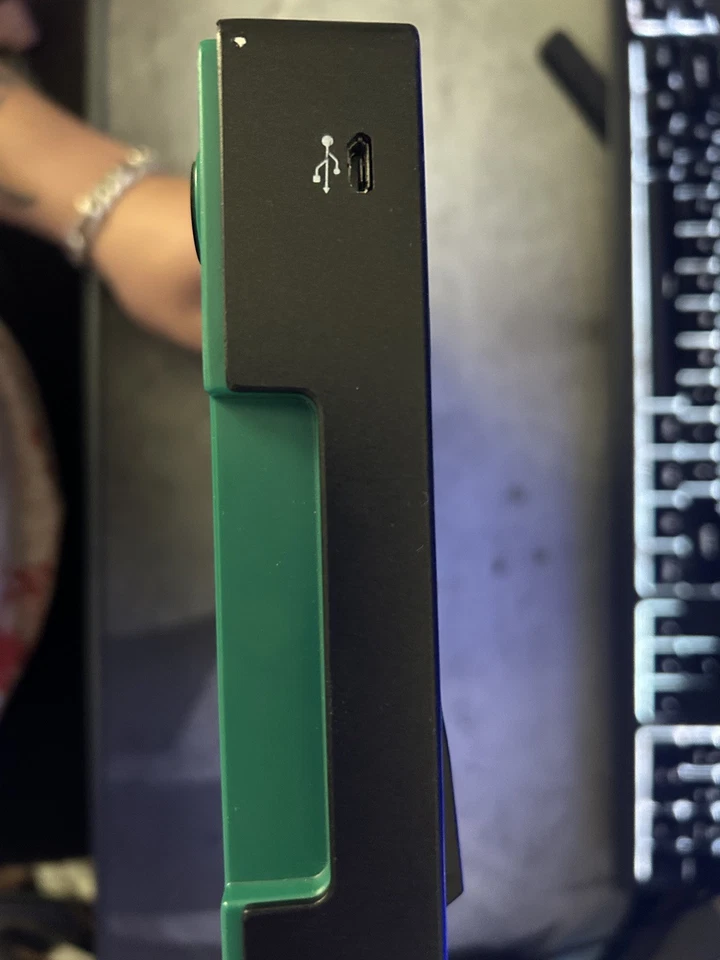 Novation Launchkey MINI MK2 Keyboard Controller NOVLKMIN2 - Image 2 of 3