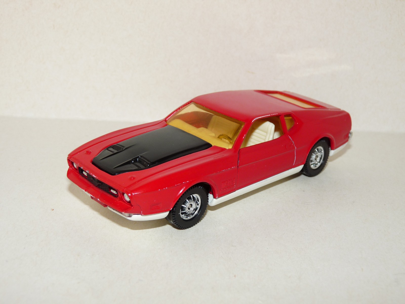 Corgi 391, Ford Mustang (Bond) - Free Price Guide & Review