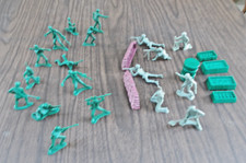 19 Pc. Set Plastic Army Men 2" Tall,  Fuel Barrel, 2 Sandbags, 4 Weapons Crates