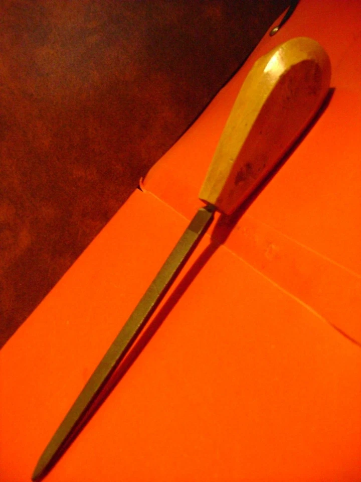 Ancienne lime triangulaire douce manche en BUIS (pour fin d'affûtage,ébav) 21 cm - Photo 2/4