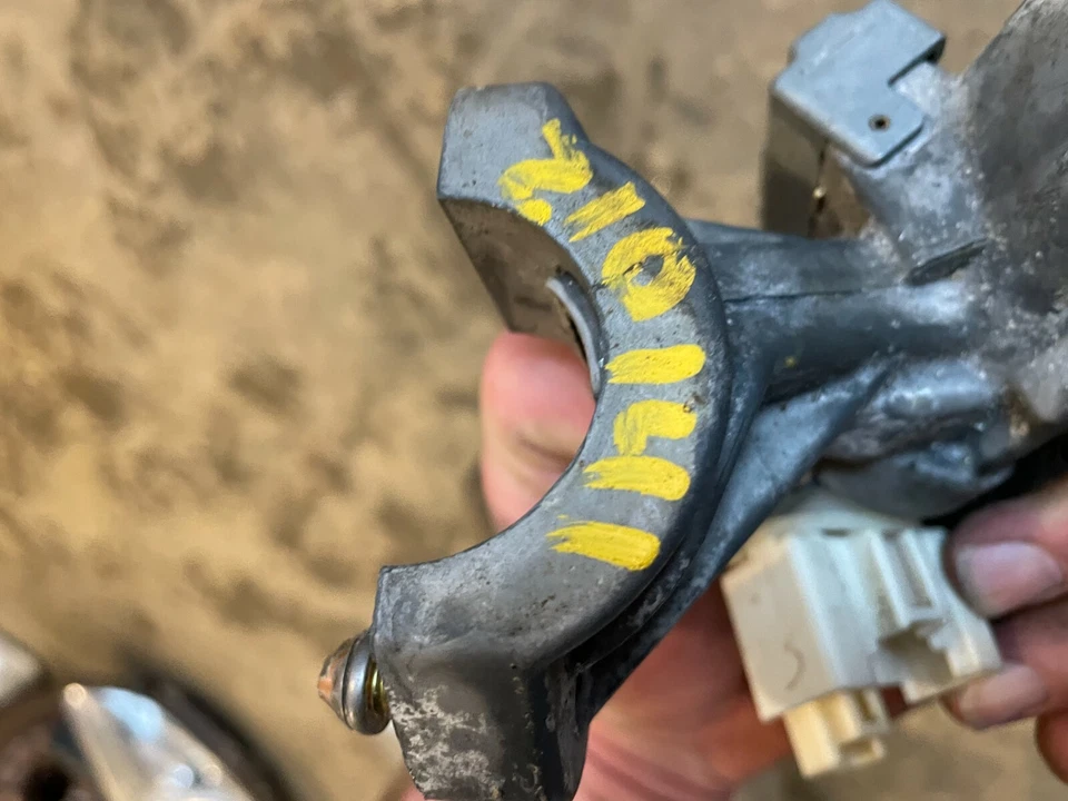 INTERRUPTOR DE ENCENDIDO TUNDRA TOYOTA CAMRY COROLLA MATRIX AVALON SCION TC RAV4 CON LLAVE Foto 3 de 3