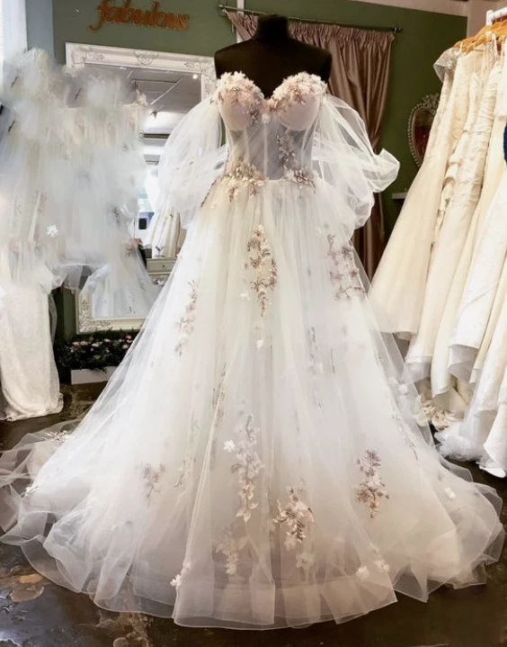 V Neck White Ivory A Line Wedding Dresses with Puff Sleeves Florals Bridal Gowns - Image 3 of 4