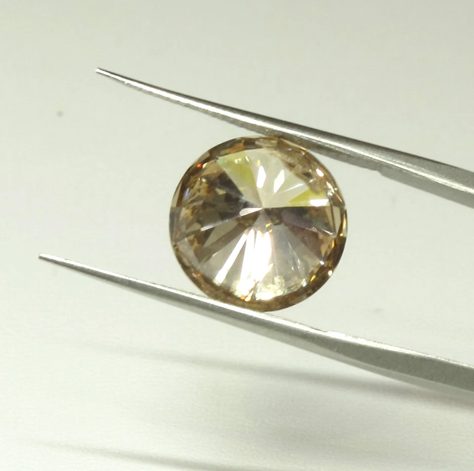 6.15 ct Natural Fancy Color Round Diamond unset GIA report included - Image 2 of 4