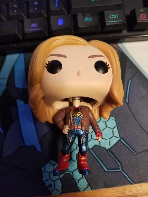 Funko Pop! Hot Topic Exclusivo Capitana Marvel Con Chaqueta #435 Bobble - ¡Suelto!