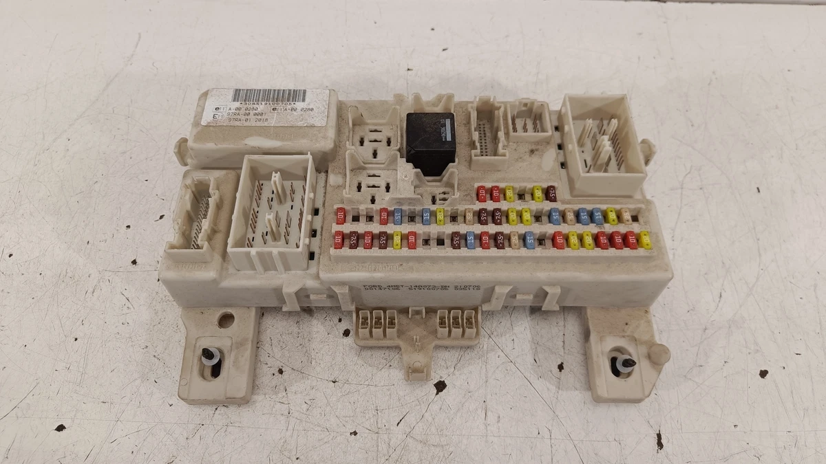 Предохранитель света форд фокус 2. Предохранитель прикуривателя форд фокус 2. Блок предохранителей ford focus 2. Предохранитель ближнего света форд фокус 3. Перегорел предохранитель форд фокус.