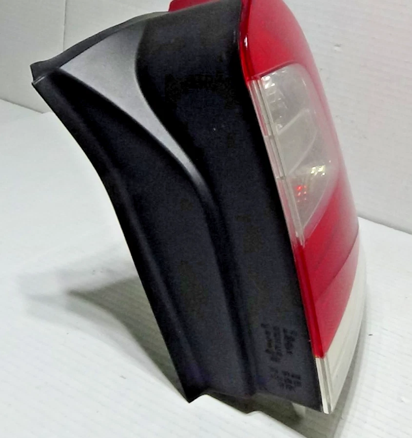 Conjunto de luz trasera lateral para pasajero Volvo XC70 2014-2016 Foto 3 de 4