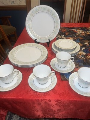 NORITAKE China (2158 ) Japan, Paula Pattern Partial Service For 4, 19 Pieces