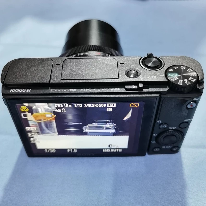 Sony Cyber-Shot DSC-RX100 IV RX100M4 20.0MP Flip Screen Digital