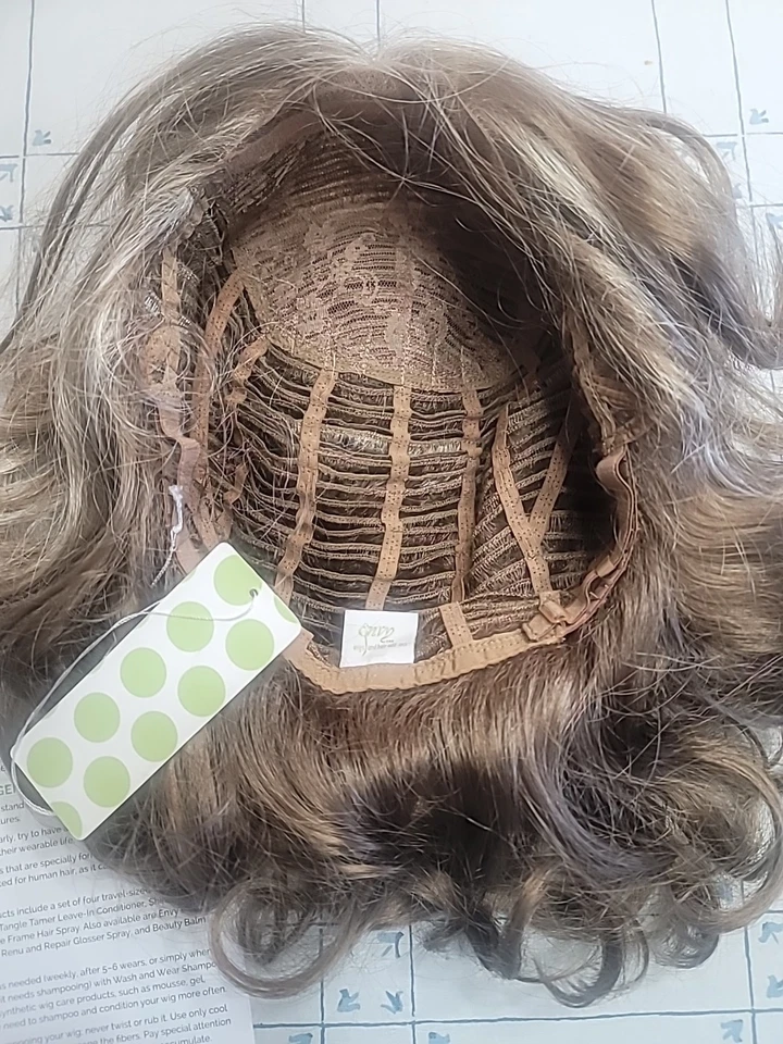 Peluca JADE de ENVY, *Almond Breeze" tamaño gorra grande, frente de encaje, ¡NUEVA! Foto 4 de 4