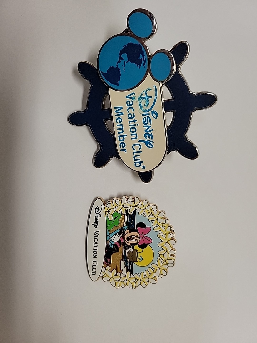Disney Vacation Club Member Pins Set Of 2