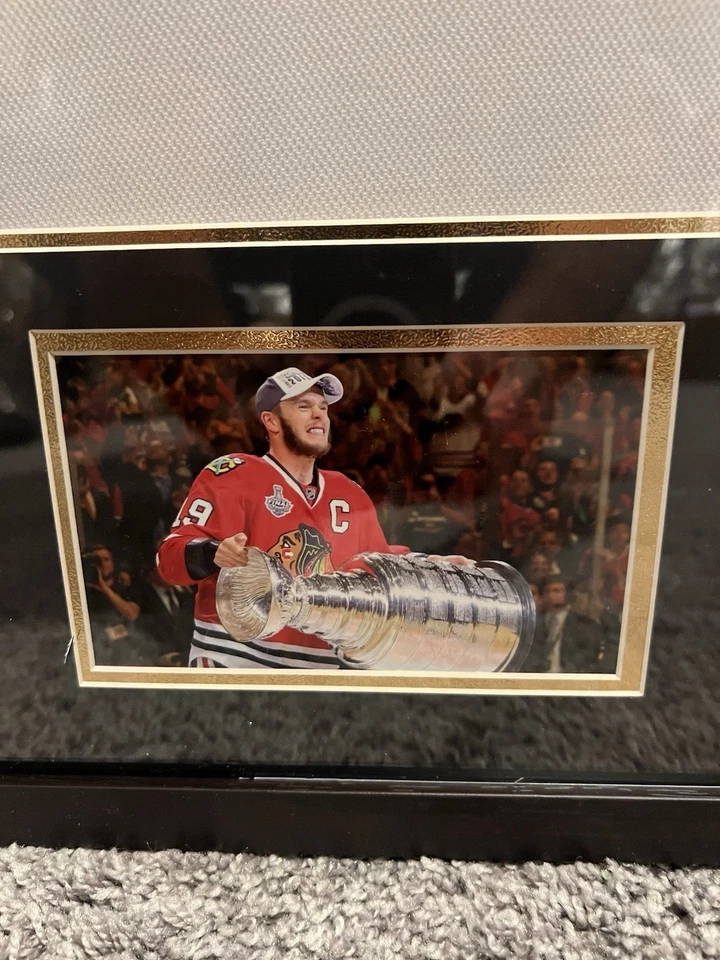 Jersey Jonathan Toews Chicago Blackhawks Autografiado Enmarcado con Certificado de Autenticidad Beckett Foto 2 de 4