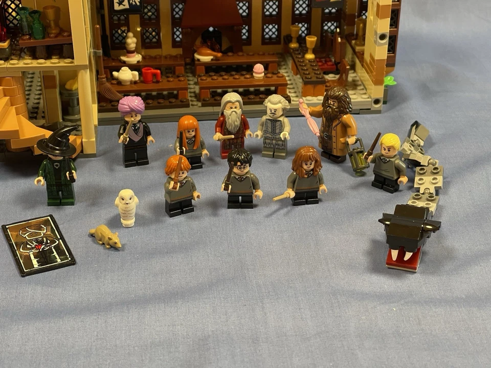 LEGO Harry Potter Hogwarts Great Hall 75954 Complete w/Manual & Minifigures - Image 2 of 4