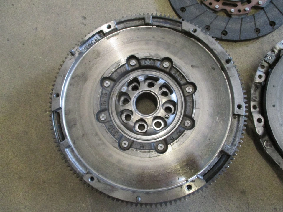 ZMS Schwungscheibe VW Tiguan 5N Schwungrad Kupplung SACHS 1878004542 3082001034 - Bild 4 von 4