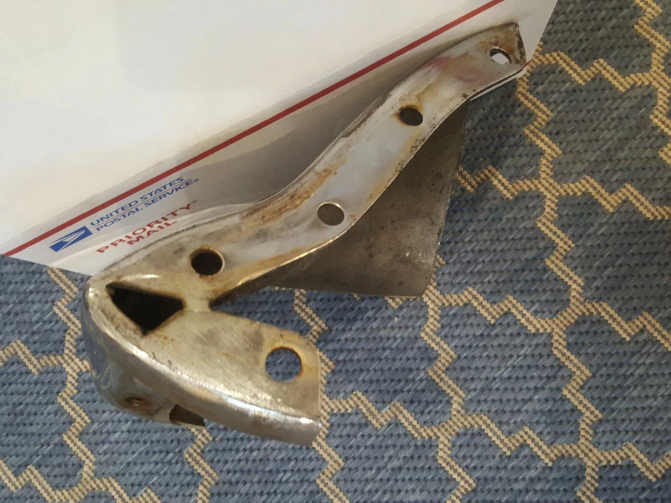 Cadillac 1962 sedán Deville lado derecho (pasajero) parachoques trasero inferior esquina Foto 3 de 4