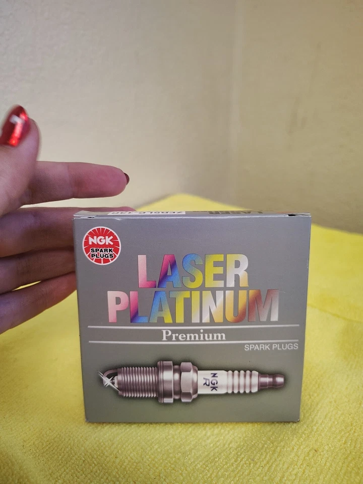 Bujía NGK 7781 se vende en caja de 4 Foto 2 de 3