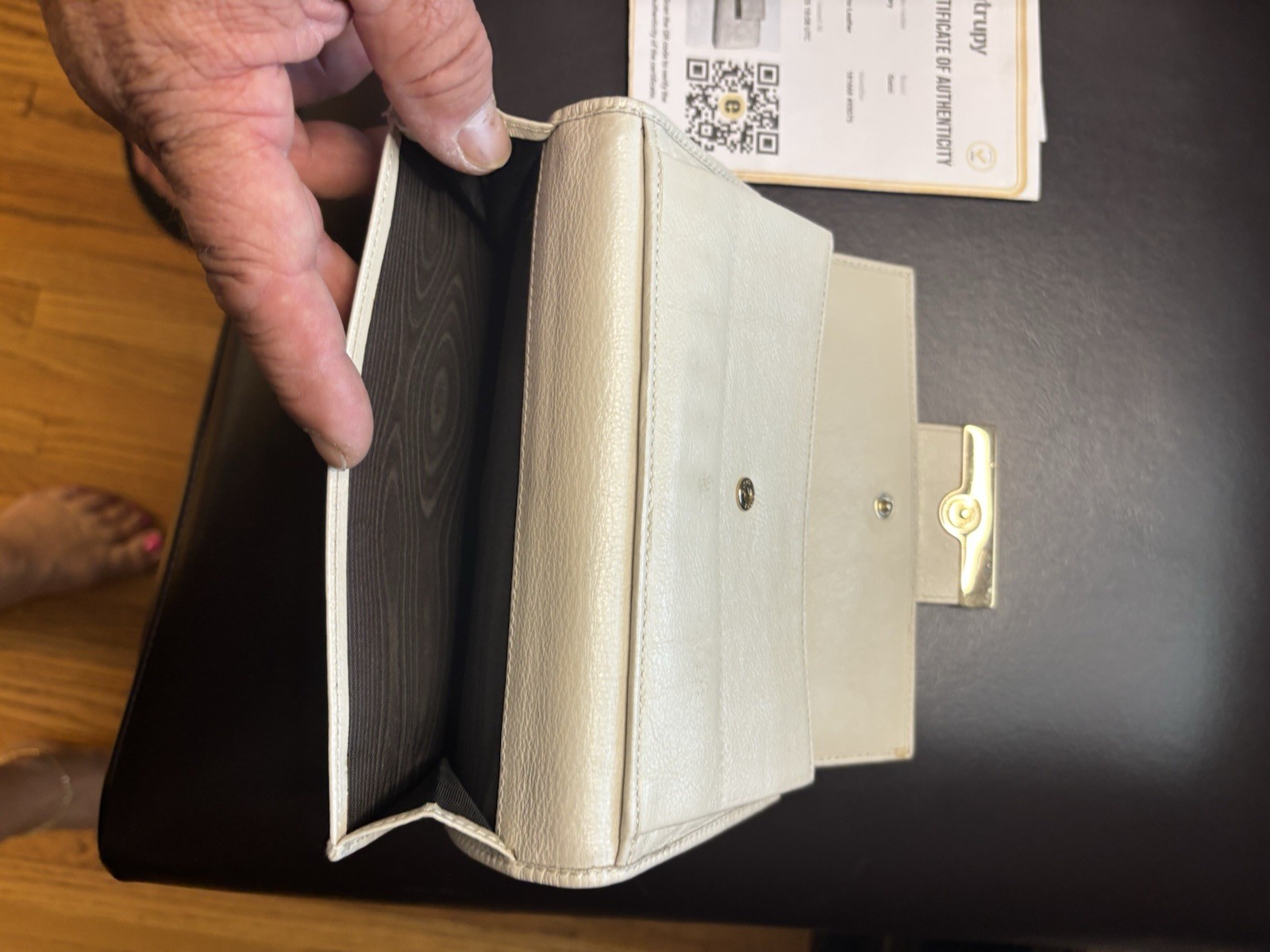 Authentic Gucci Wallet With certification slightl… - image 11