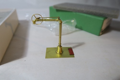 GRÚA DE AGUA OVERLAND MODELS ESCALA HO LATÓN #2226 CON RUEDA | Zustand: Used