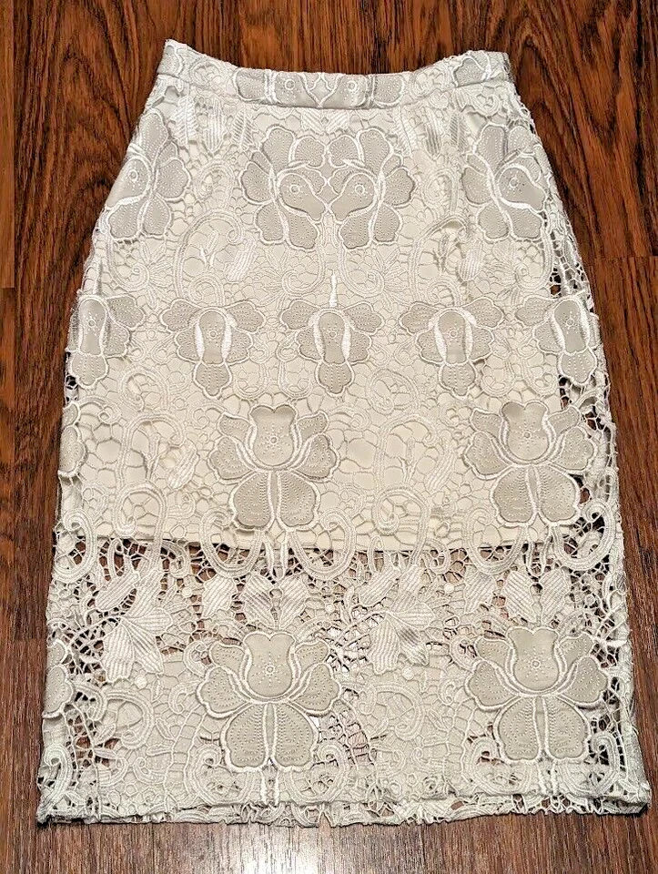 ALEXIS white guipure lace & gray faux leather embroidered flowers skirt XS 0 3E - Image 2 of 4